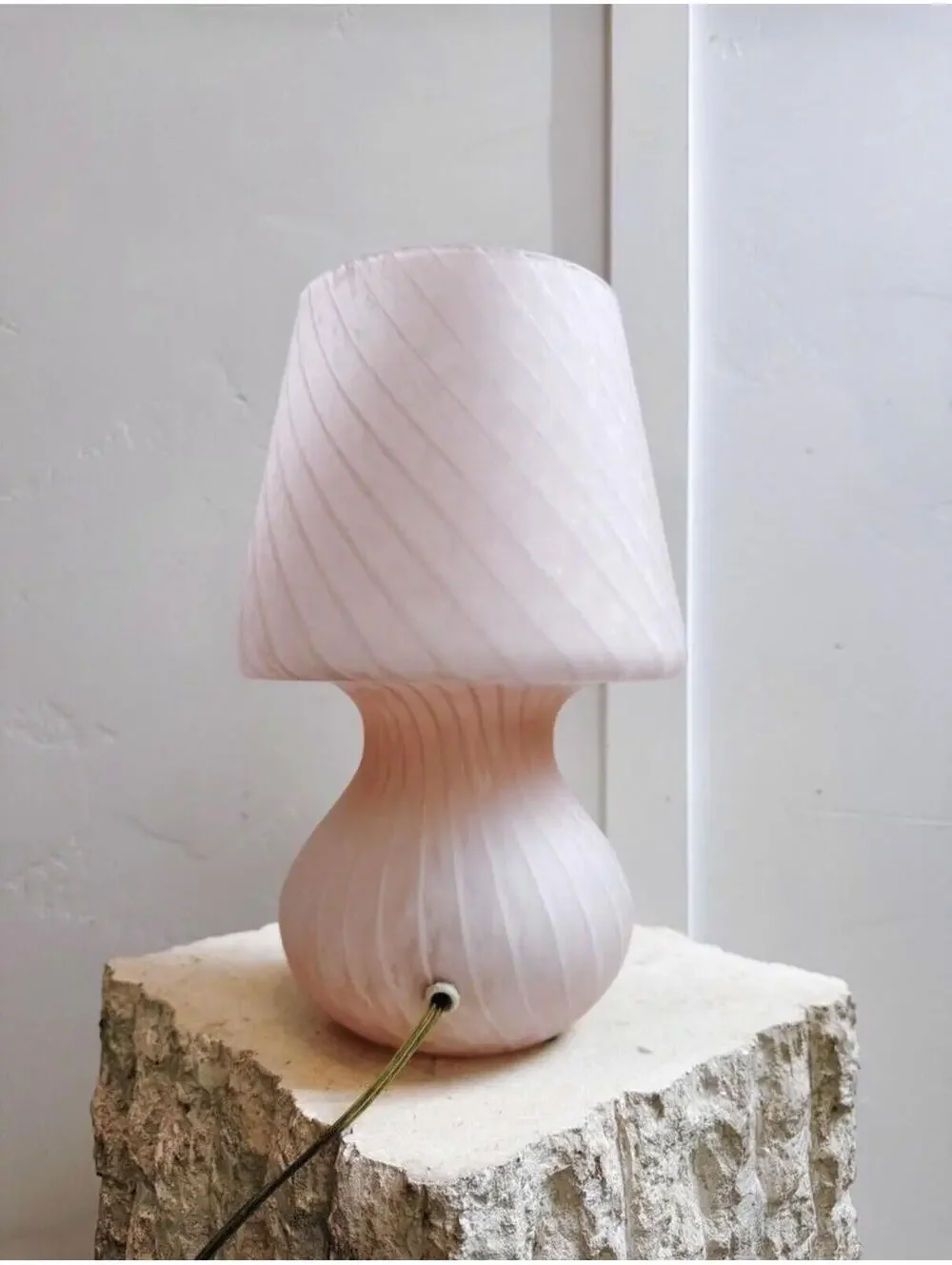 (P) Vintage 1980s Italian Murano Art Glass Frosted Pink White Swirled Mushroom